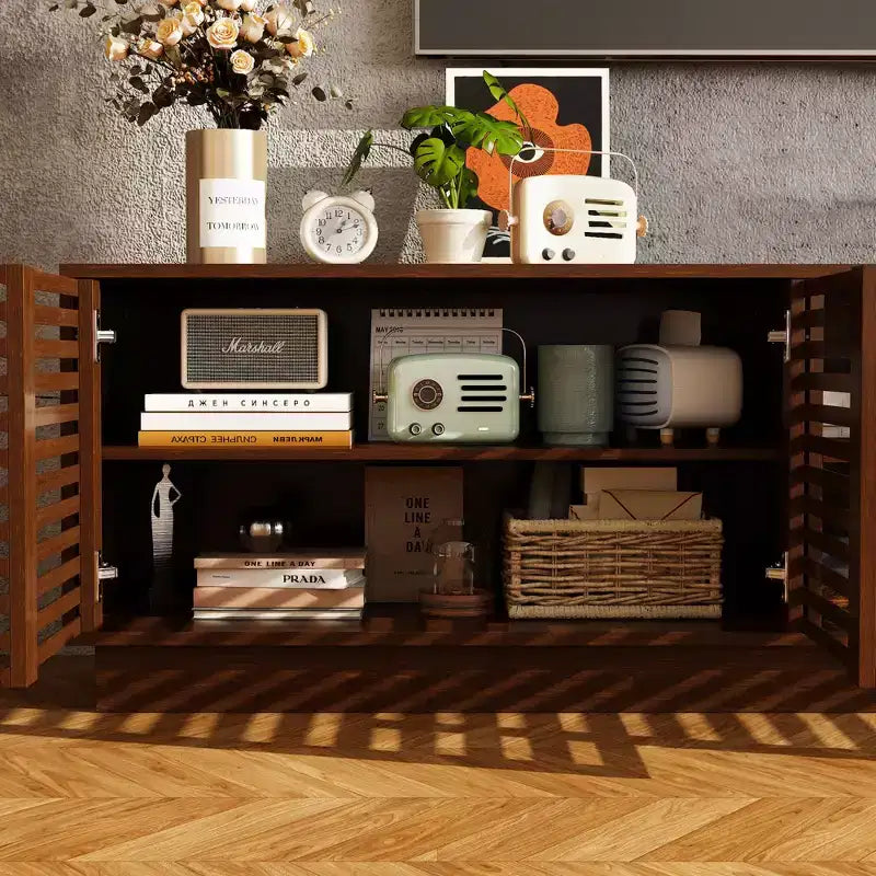 Meuble TV avec portes à persiennes brun rustique et grand espace de rangement
