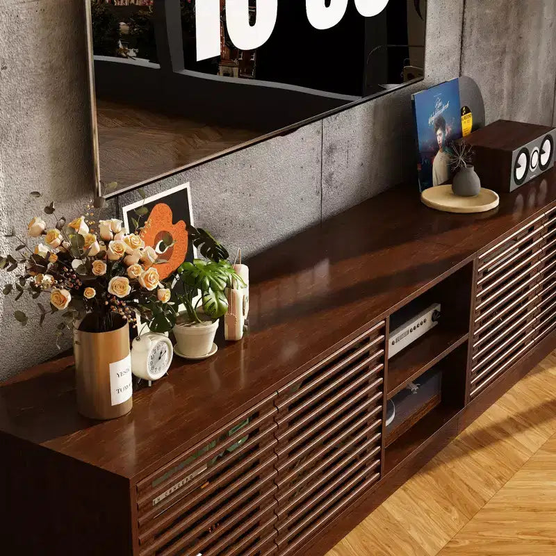 Meuble TV avec portes à persiennes brun rustique et grand espace de rangement