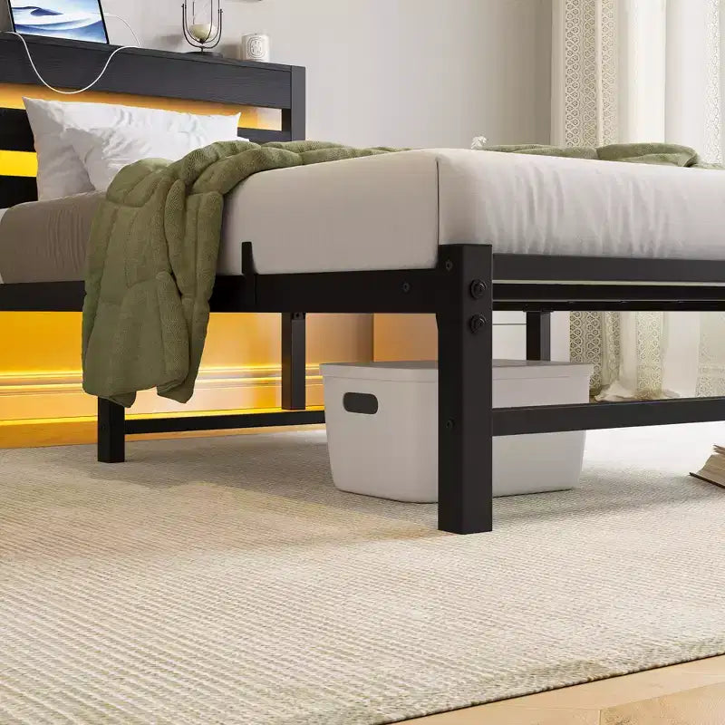 Cadre de lit plateforme LED noir robuste avec tête de lit et station de recharge USB