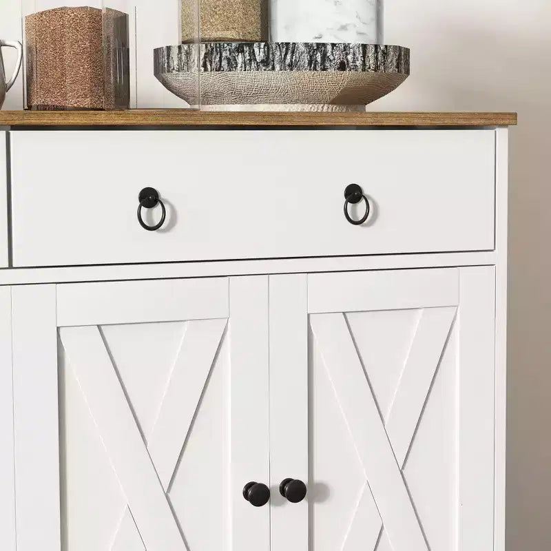 Buffet de salle à manger/cuisine de style rustique avec 4 portes et 2 tiroirs