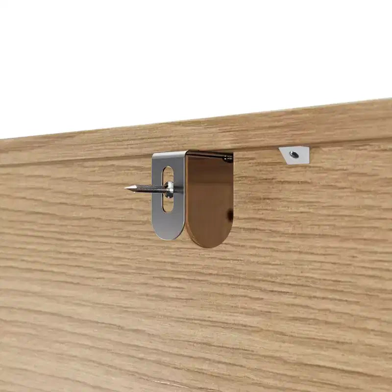 Table de chevet en bois à 3 tiroirs avec façade incurvée et pieds tournés de style vintage
