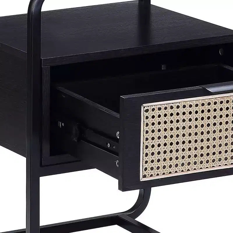 Table d'appoint noire de 19 pouces avec plateau en verre, cadre en métal et tiroir de rangement, 24 pouces de haut